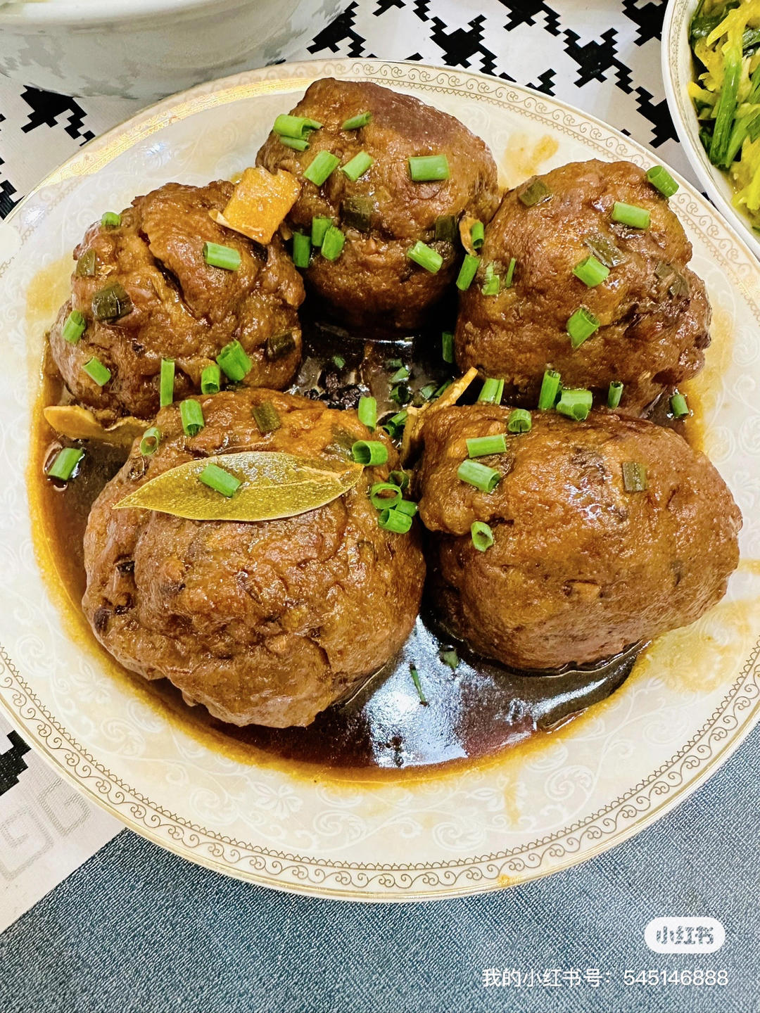 简单的红烧狮子头～拌饭太香了