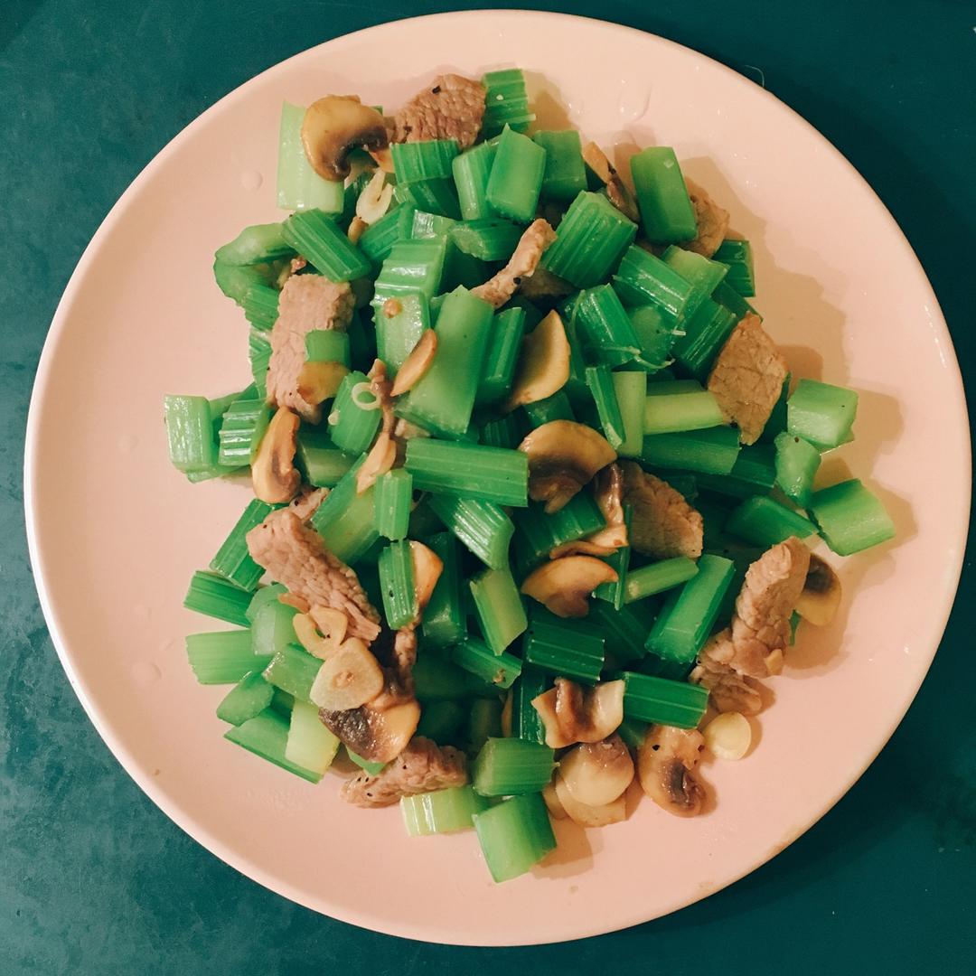 芹菜炒肉