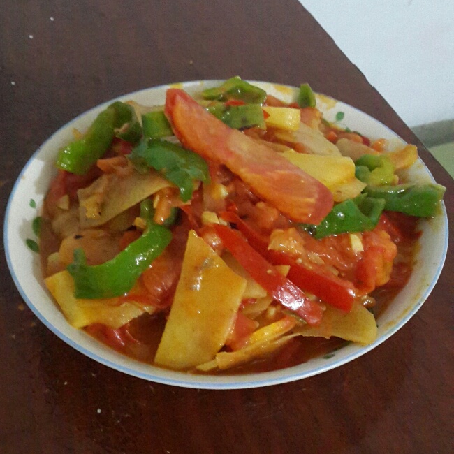 青椒番茄土豆片