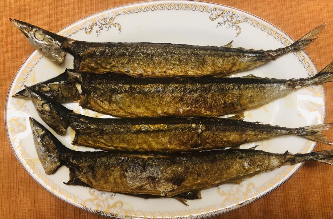 煎秋刀鱼
