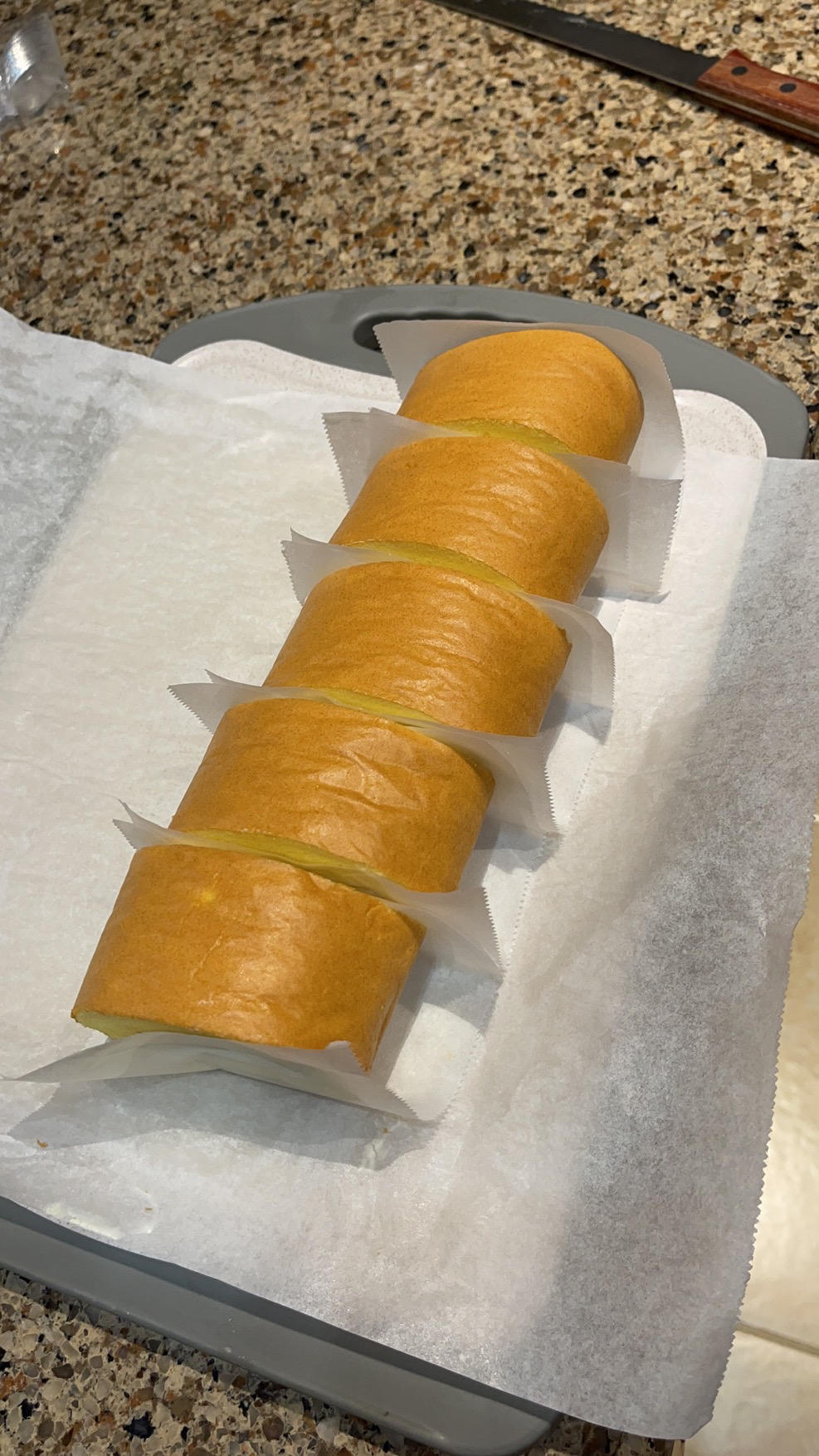 超详细的瑞士卷奶油蛋糕卷原味蛋糕卷的制作方法 饱满不掉皮不开裂（附模具换算方法）