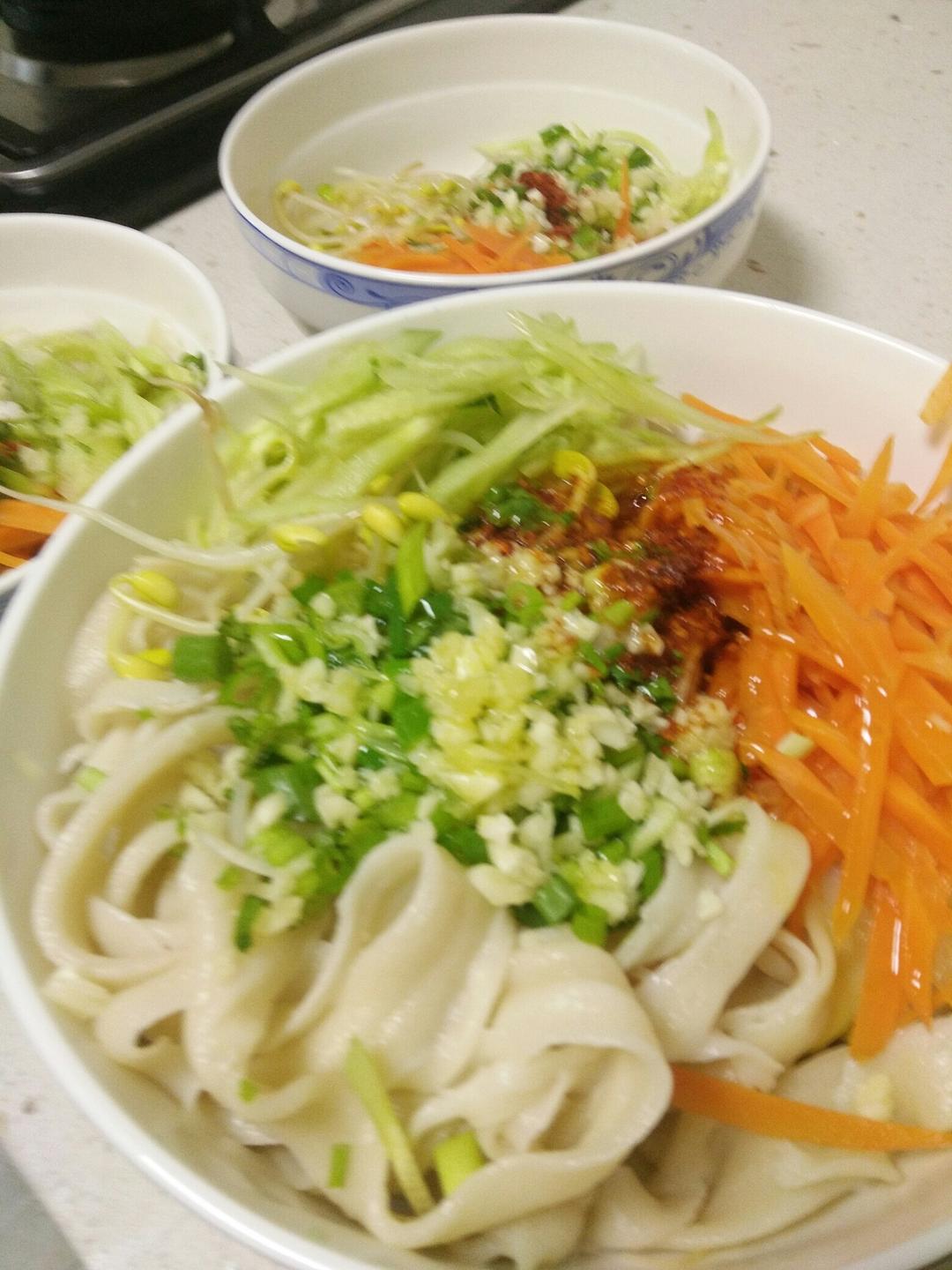 纯手工，姑娘一次吃三碗的油泼面