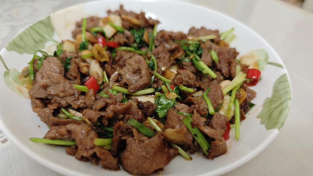 小炒黄牛肉，肉嫩味香！太好吃了简直是米饭杀手！