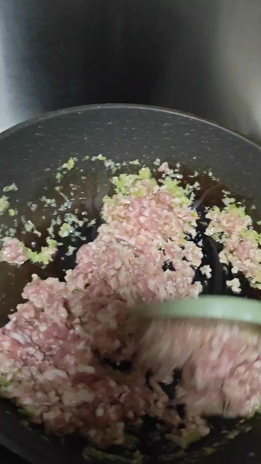 猪肉香菇粉条包的做法 步骤5