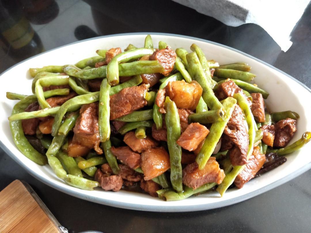 香肠q仔做的四季豆烧肉