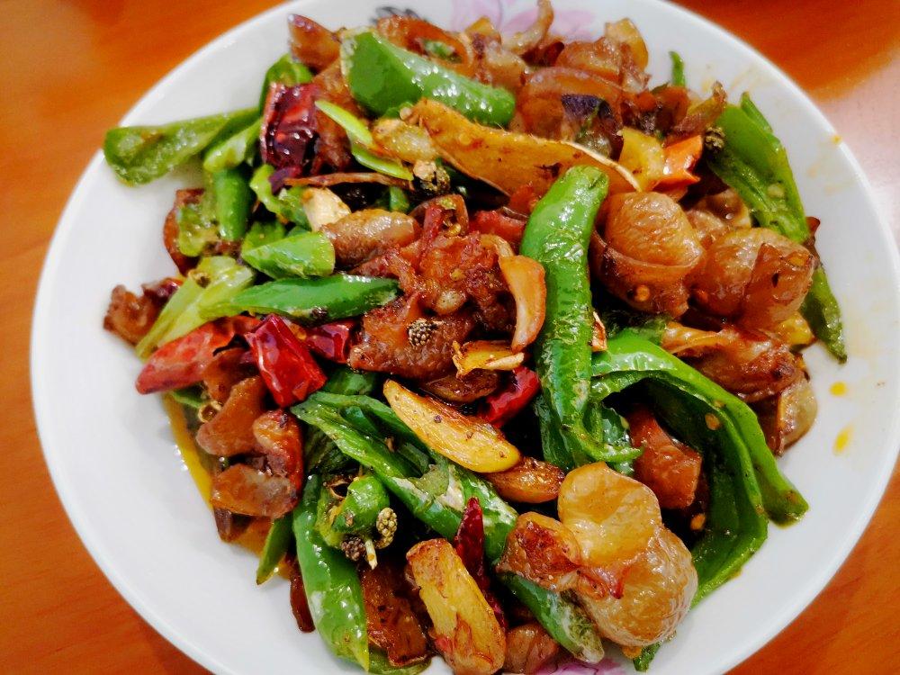 好吃到爆火爆肥肠