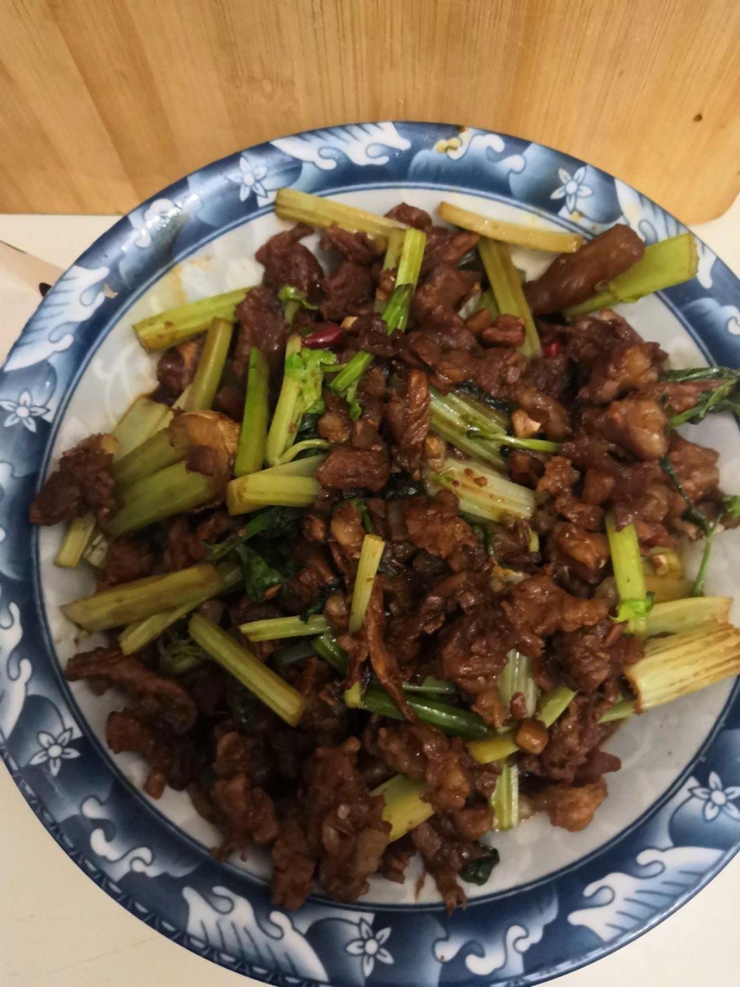 芹菜炒牛肉
