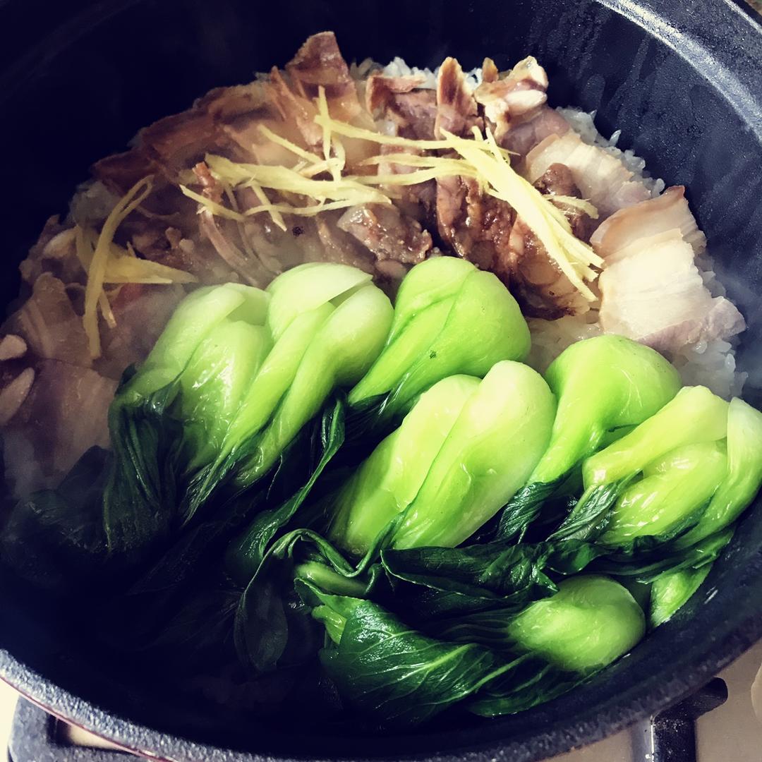广式腊味煲仔饭