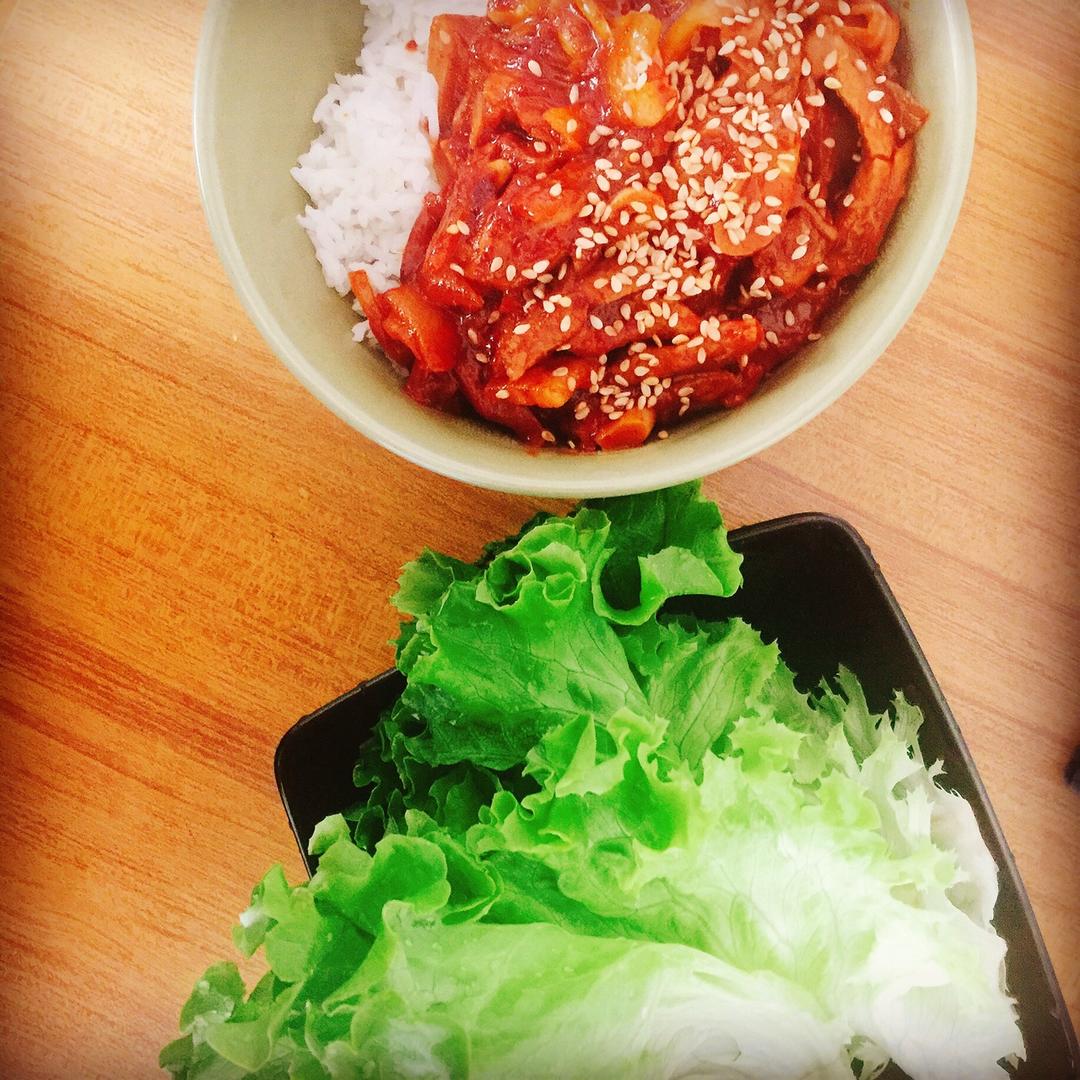 辣白菜炒五花肉