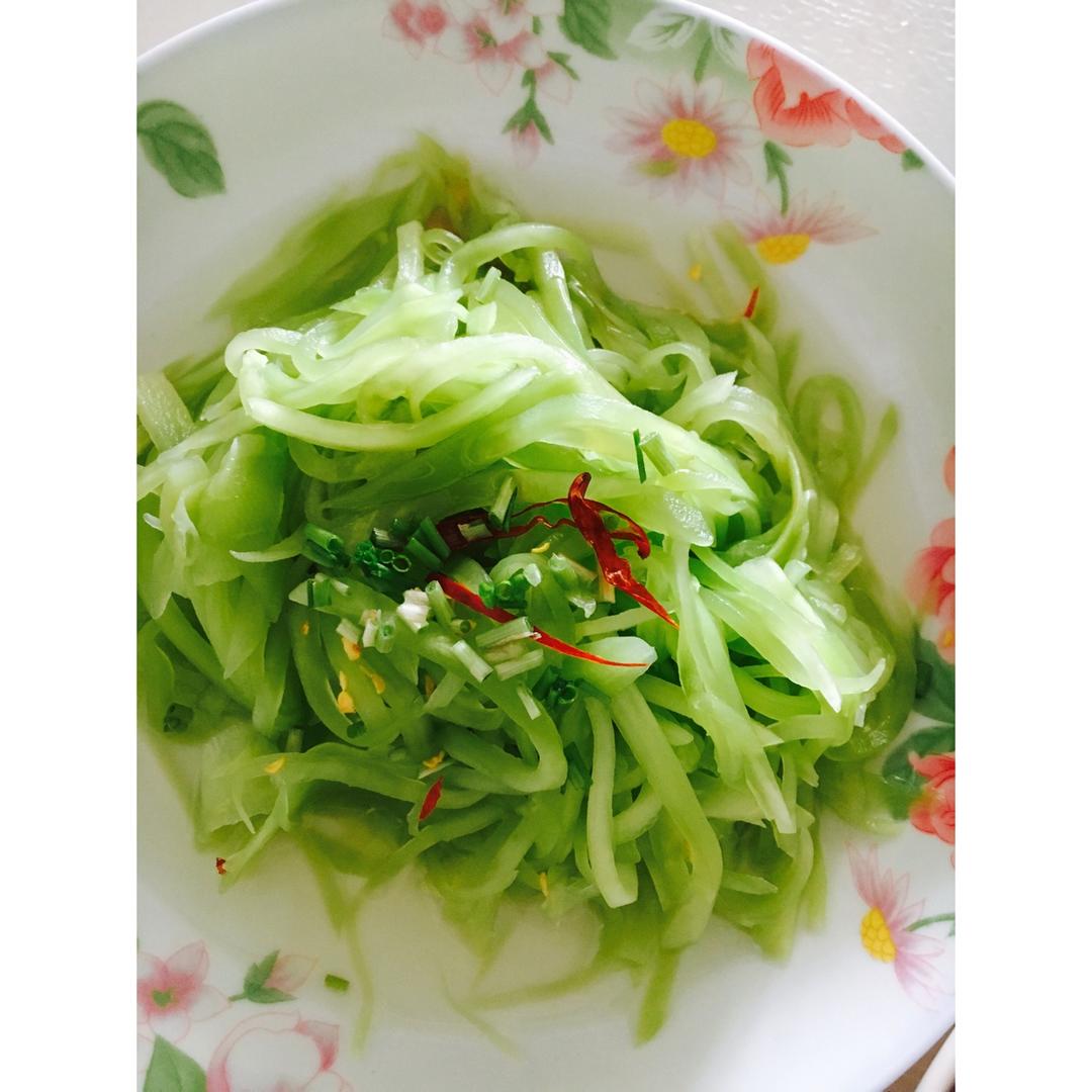 凉拌莴笋