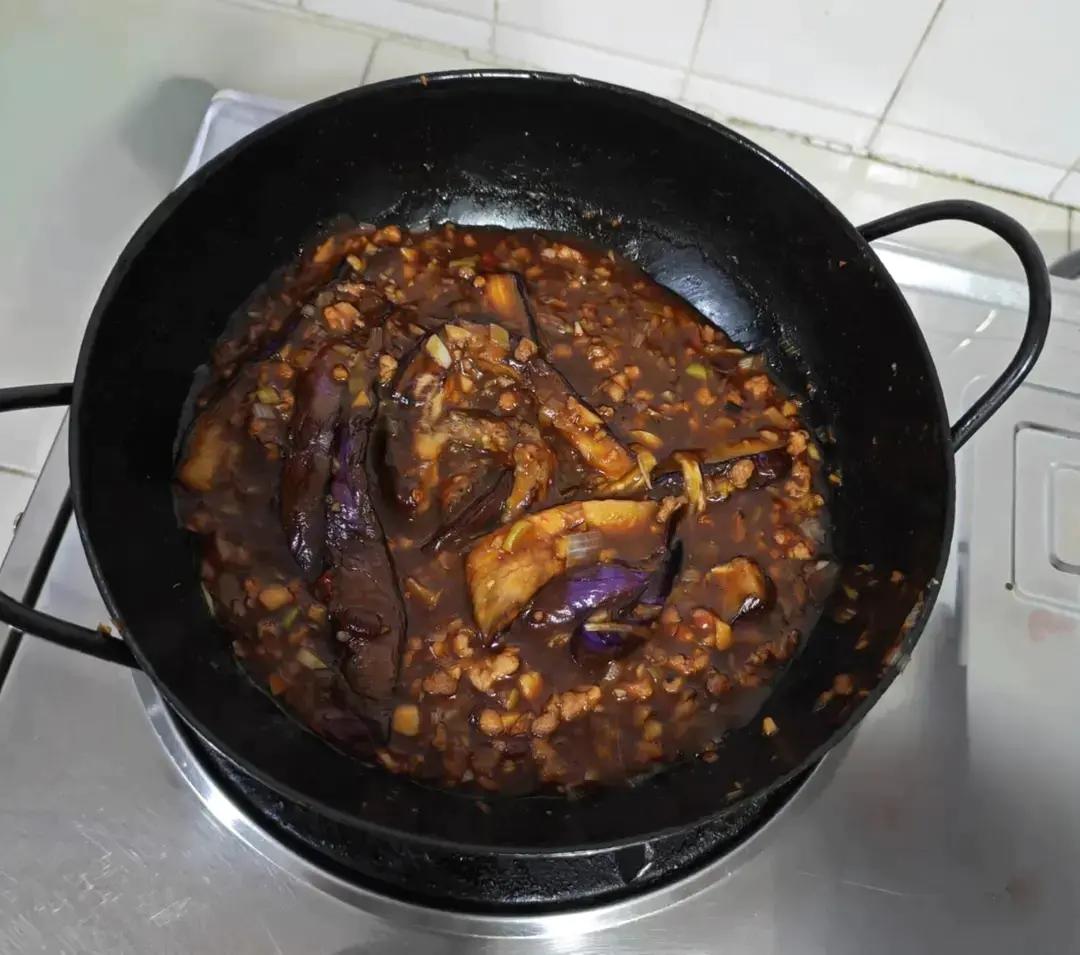 厨师长教你：“肉末烧茄子”的家常做法，口感软糯适合下饭，收藏