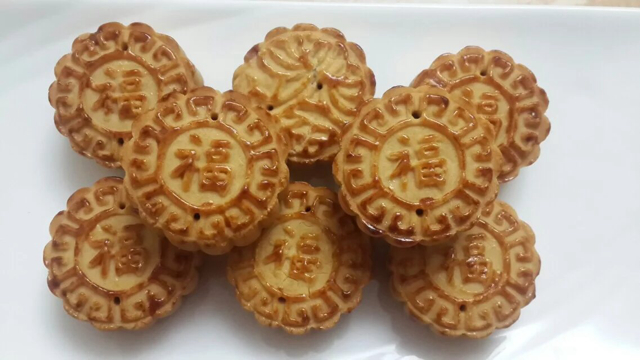 广式月饼—蛋黄莲蓉月饼