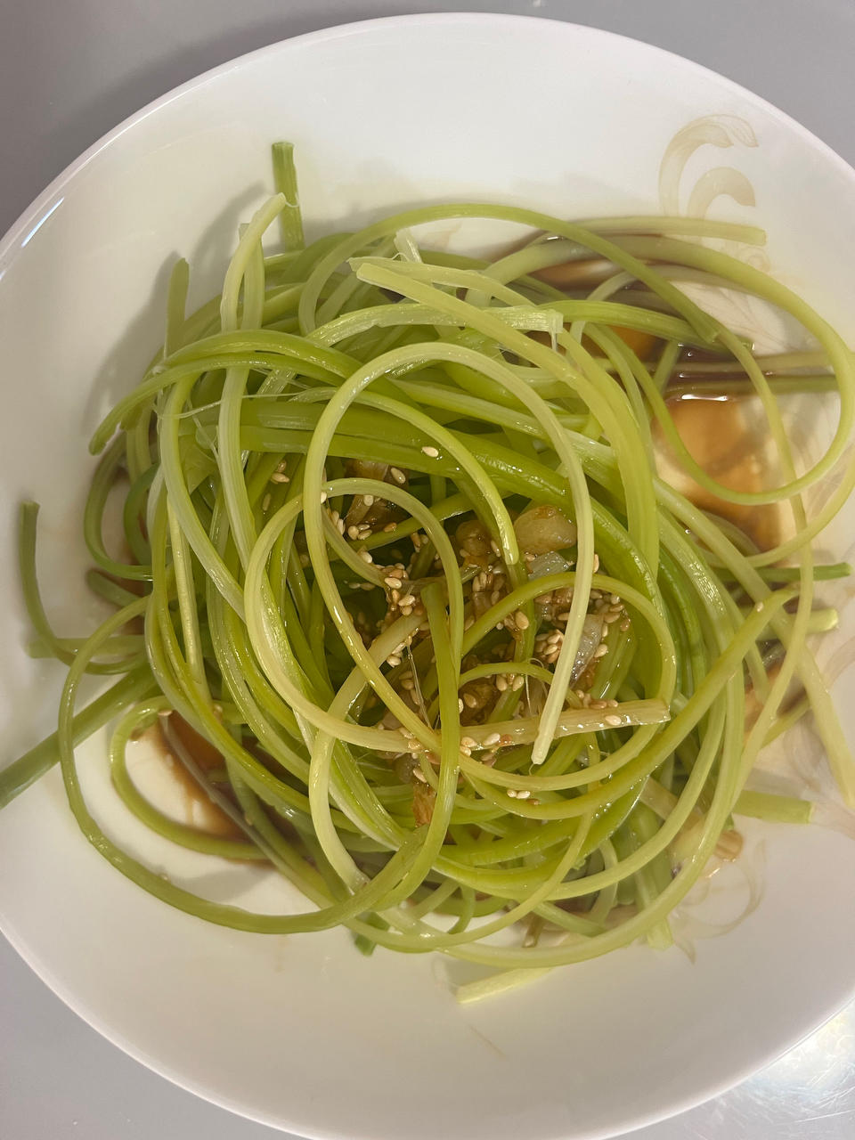 凉拌蒜苔丝
