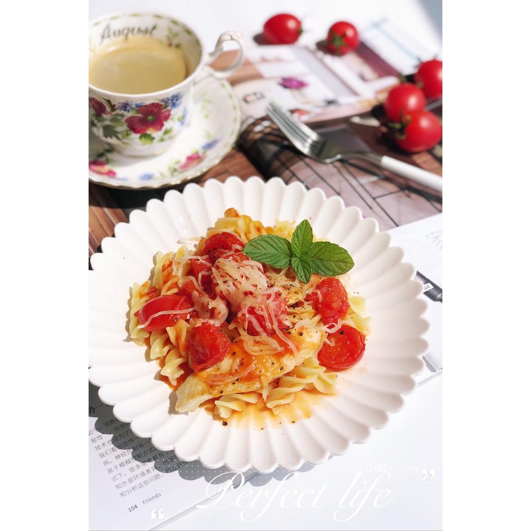 蒜香罗勒鸡胸意面