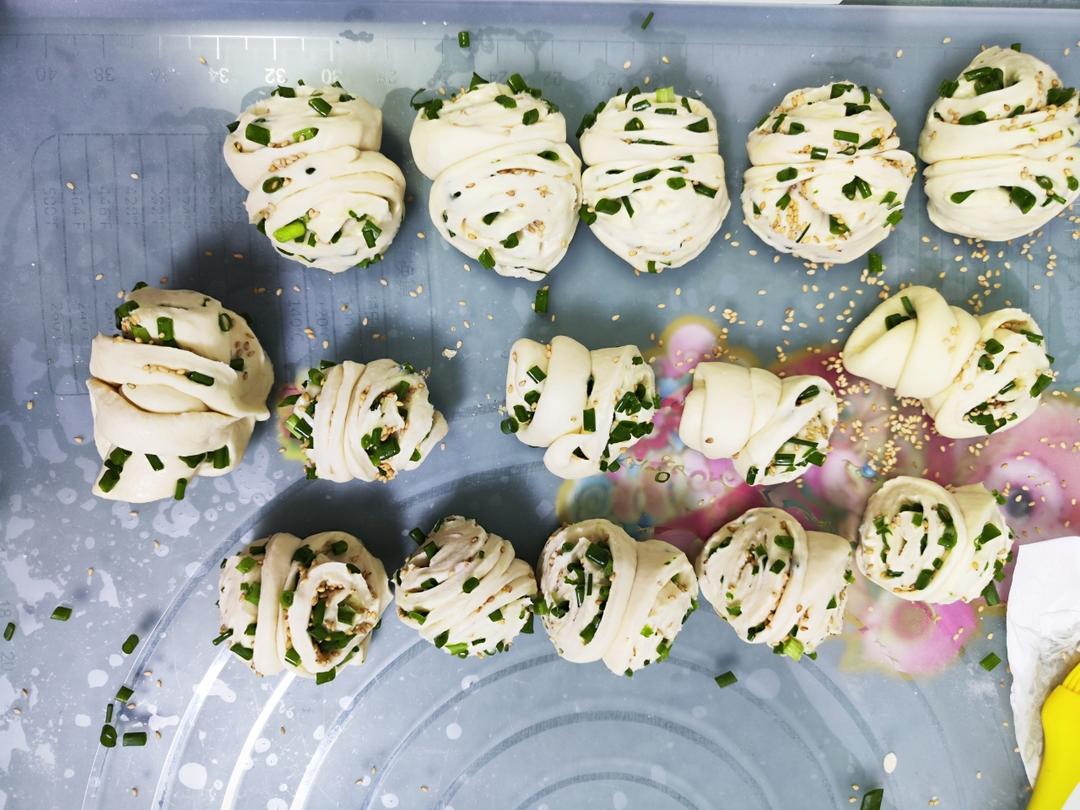 🌺椒盐葱香花卷🌺（操作简单，好吃又好看）