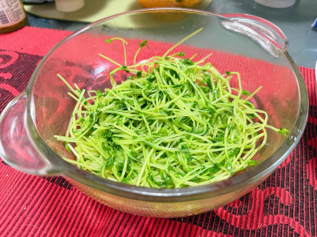 凉拌豌豆苗