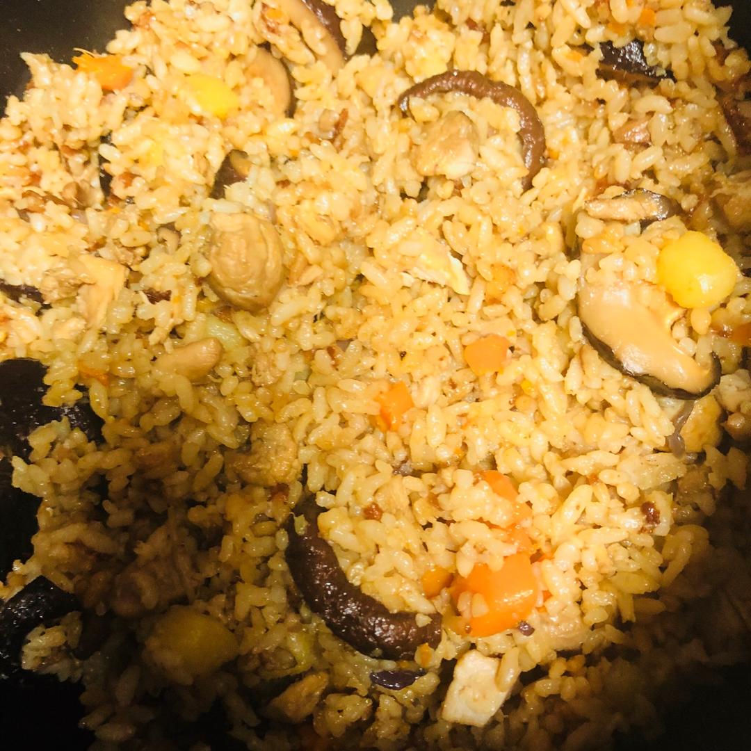 【香菇鸡肉焖饭】