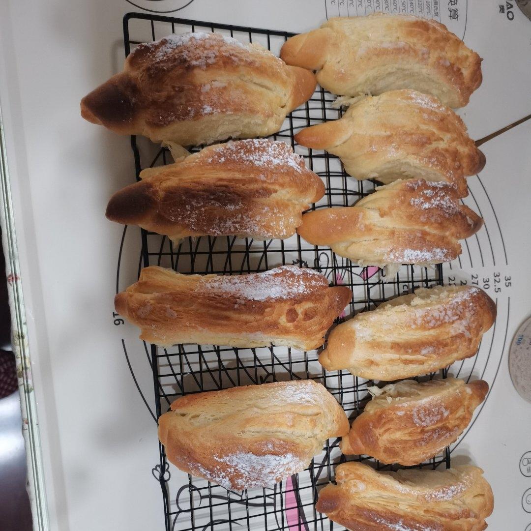 经典中的经典，口感扎实外酥里软的奶油罗宋面包在家也能做了