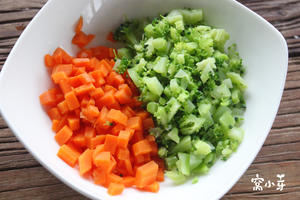 宝宝辅食：营养彩蔬肉沫小米粥的做法 步骤4