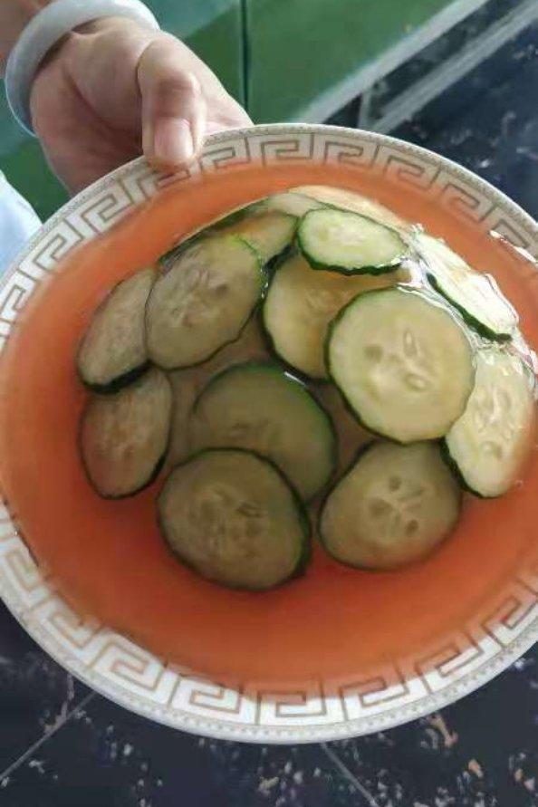 这绝对是秋葵颜值最高的做法，好看又好吃，端上桌最先光盘