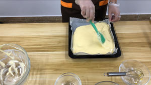 咸蛋黄火腿蛋糕卷的做法 步骤8