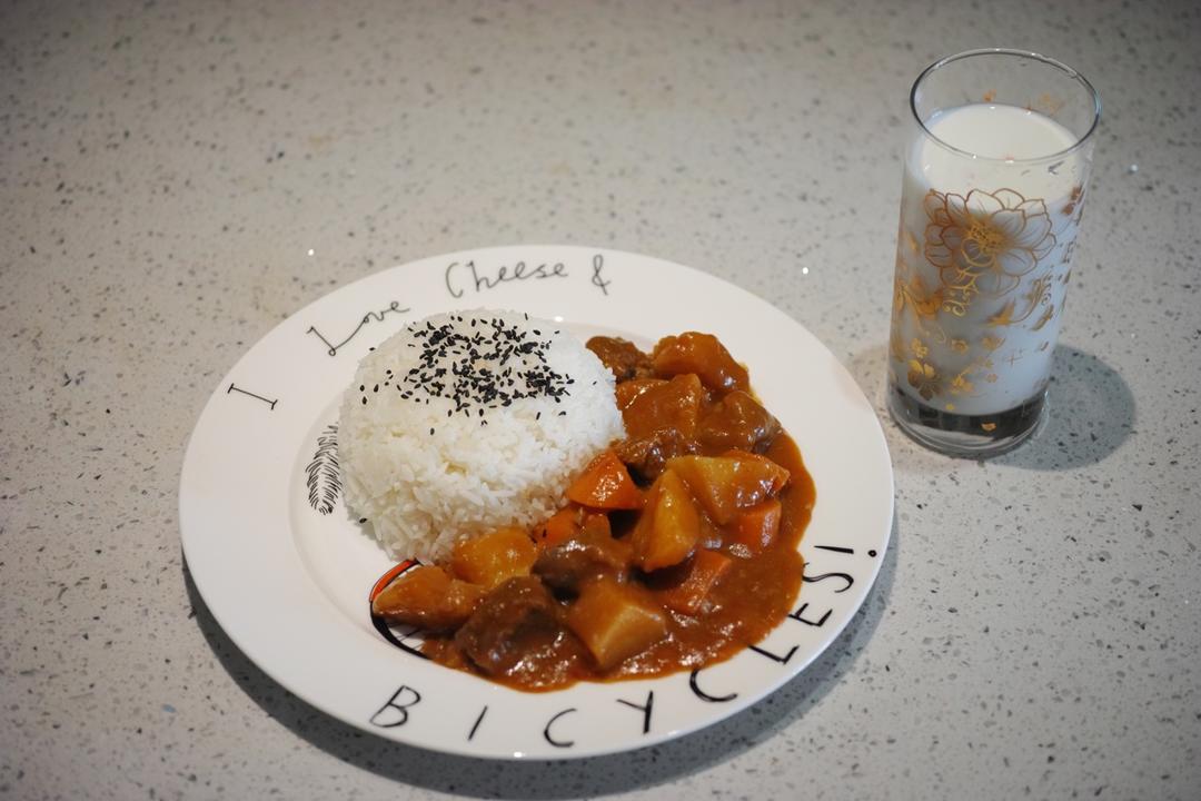 牛腩咖喱饭