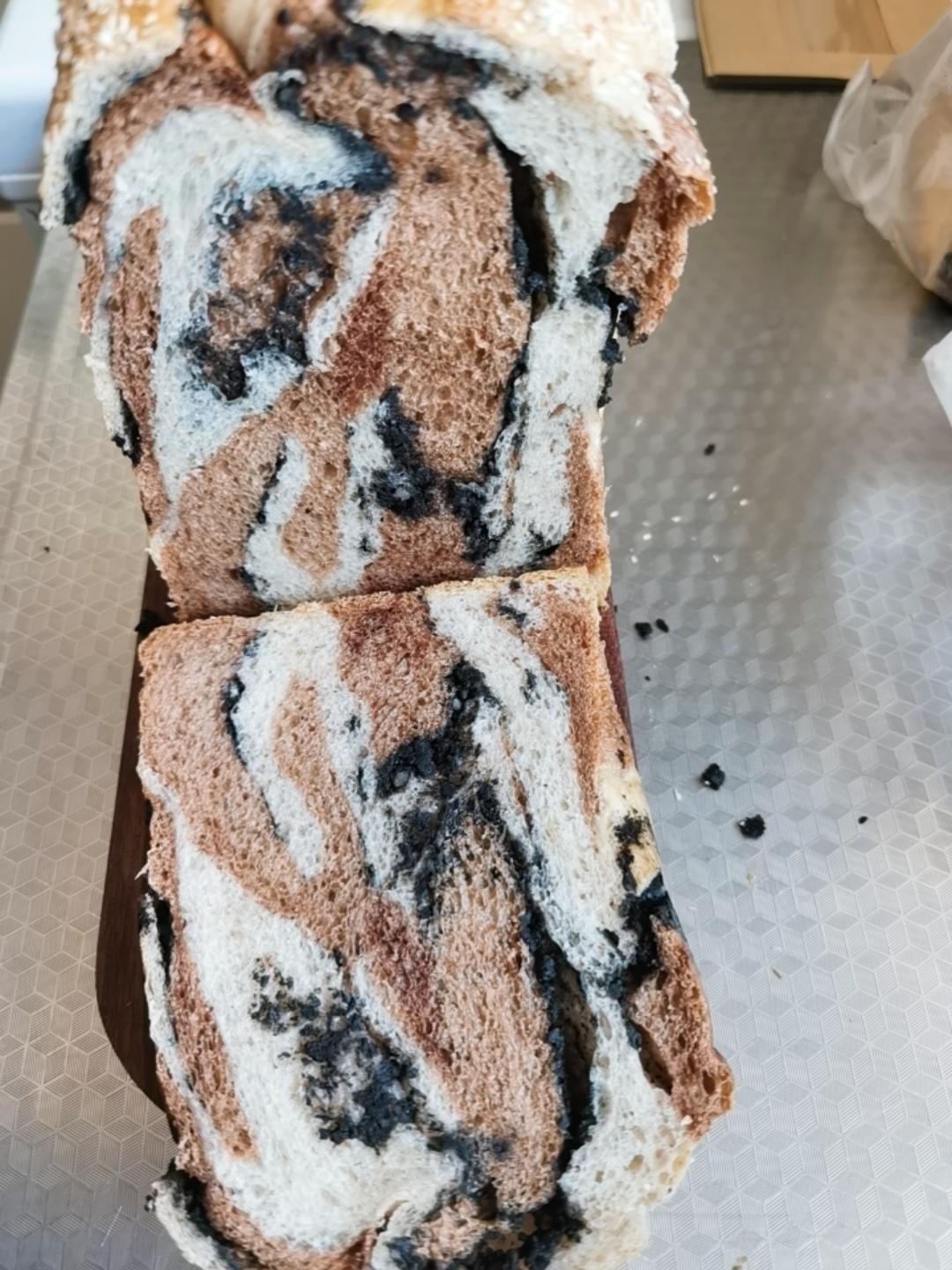 黑芝麻奶酥吐司