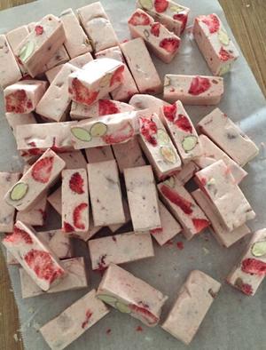 冻干草莓脆🍓牛轧糖的做法 步骤9