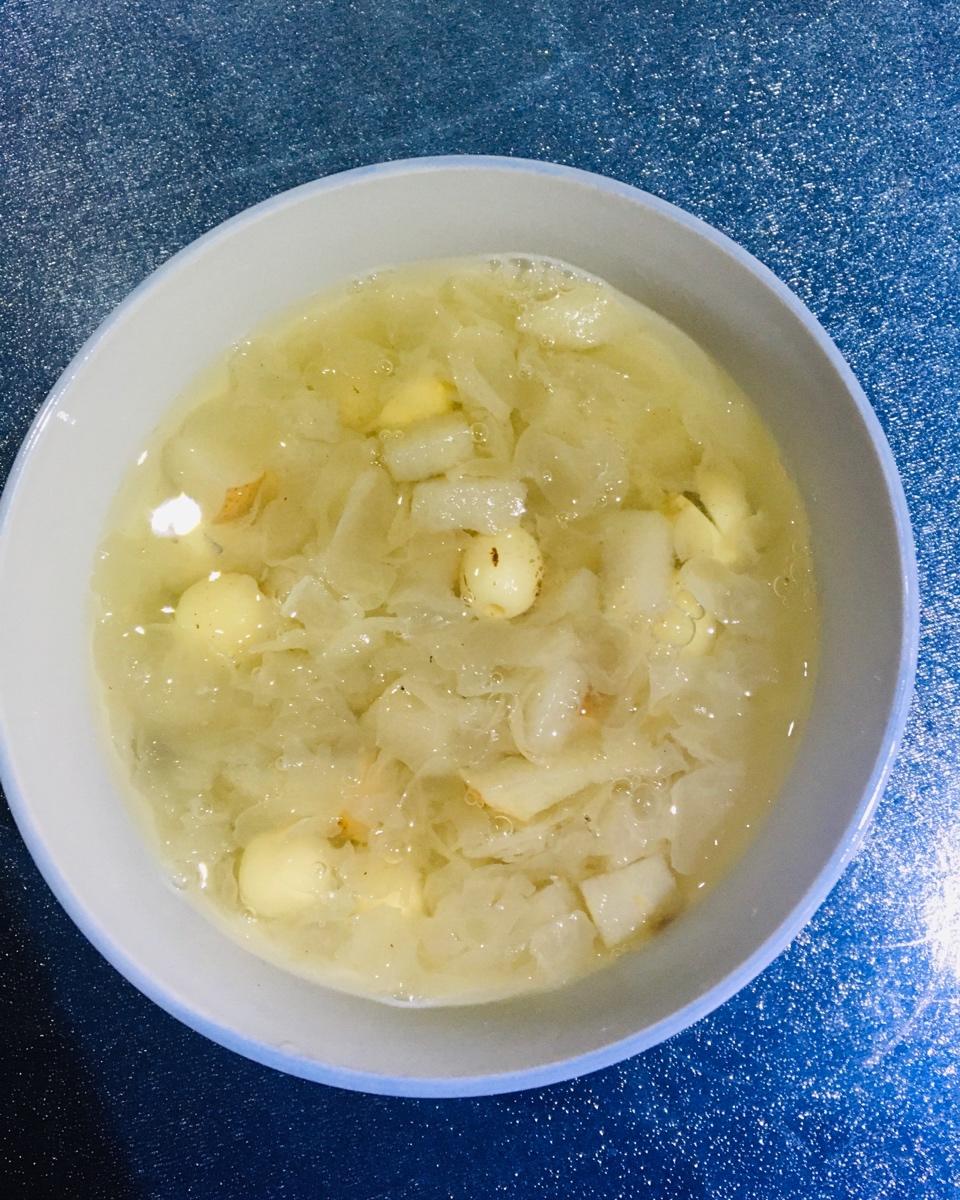 【养生】南果梨银耳莲子羹