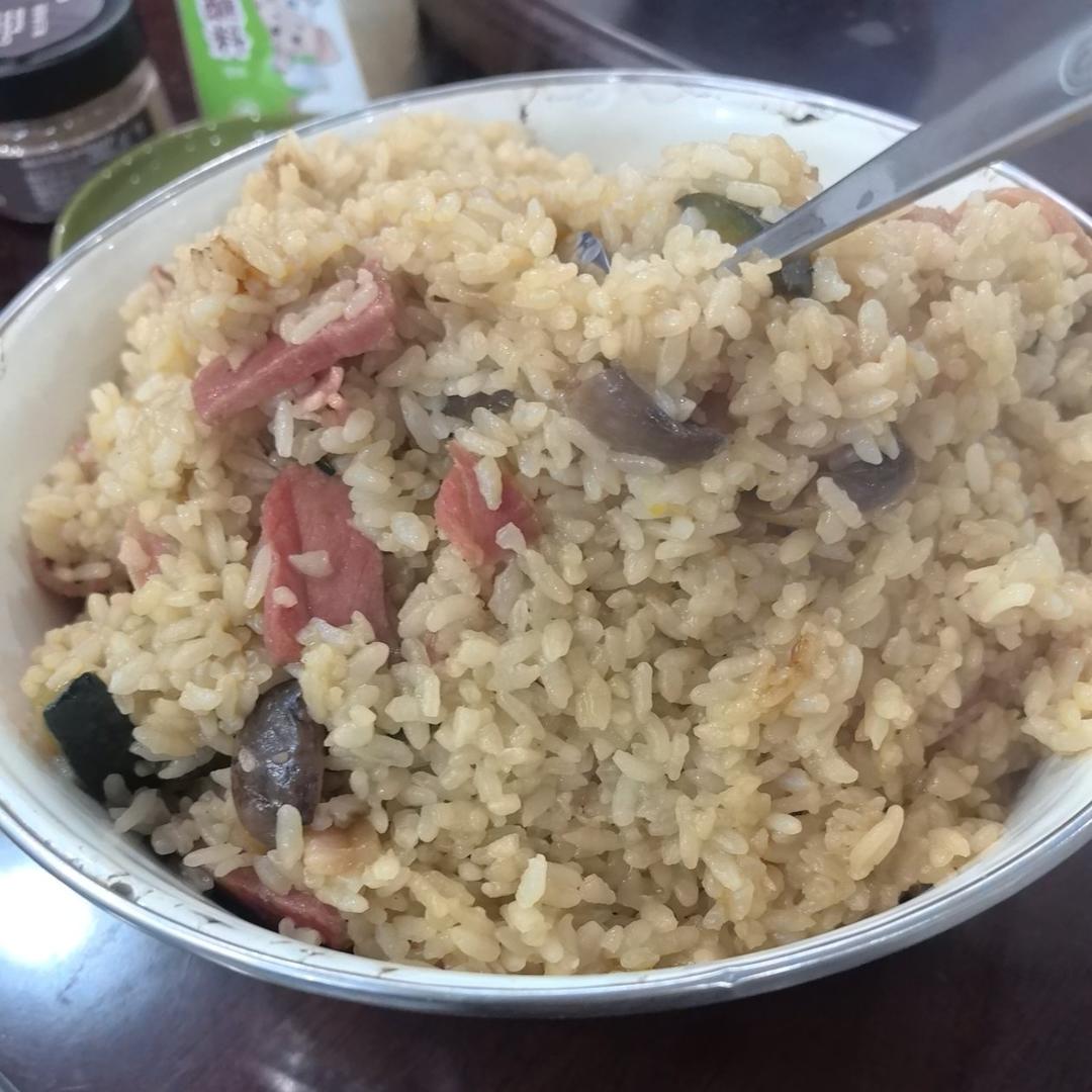 南瓜腊肉煲仔饭