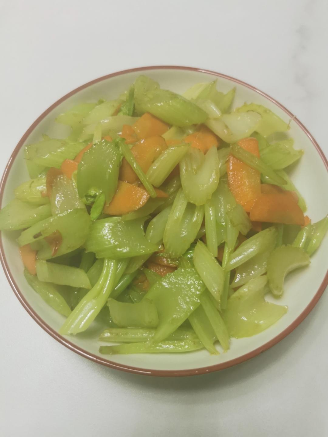 超简单的清炒西芹