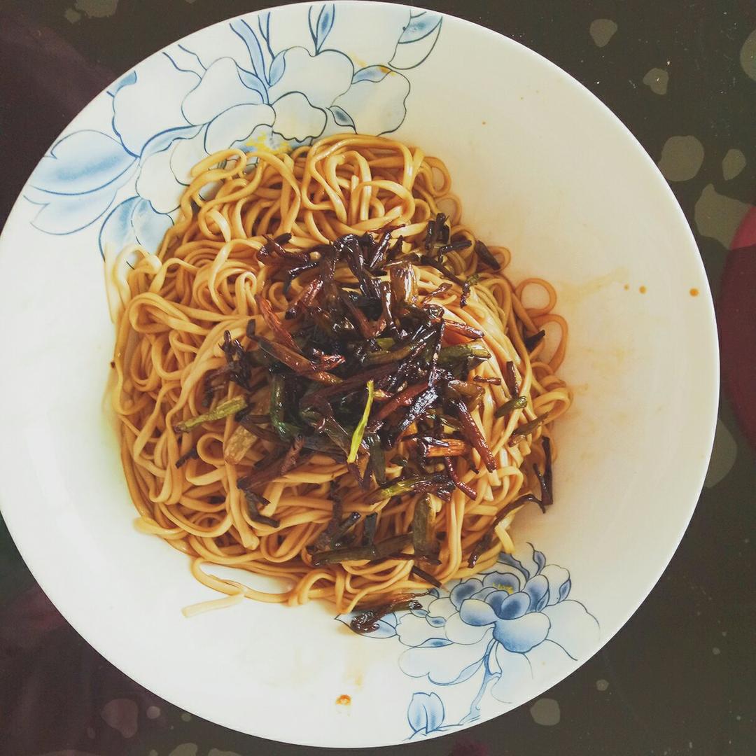 简单好吃的葱油面