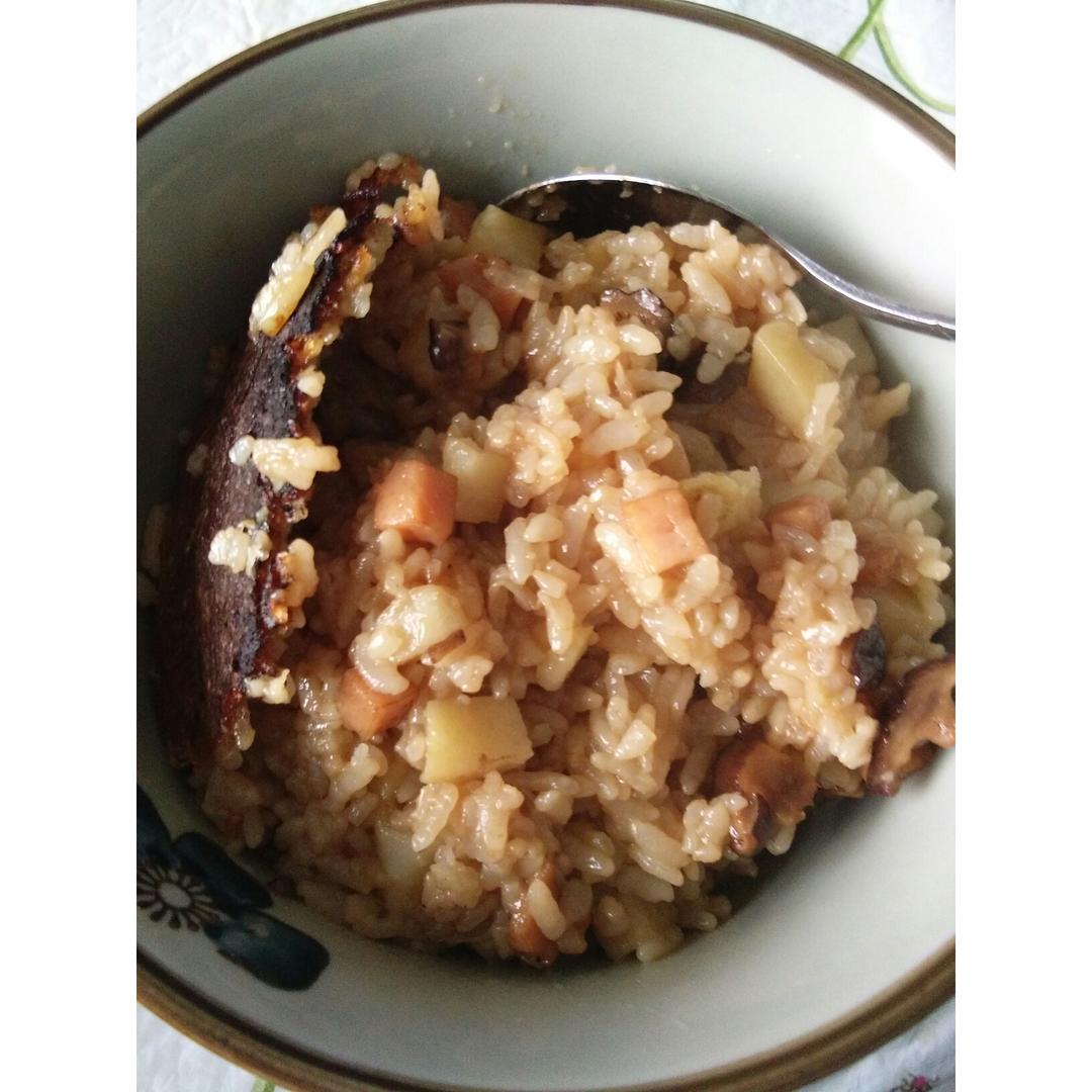 香菇腊肠土豆焖饭