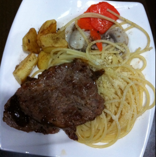 黑椒牛排（配土豆/鸡蛋，意面/蔬菜）