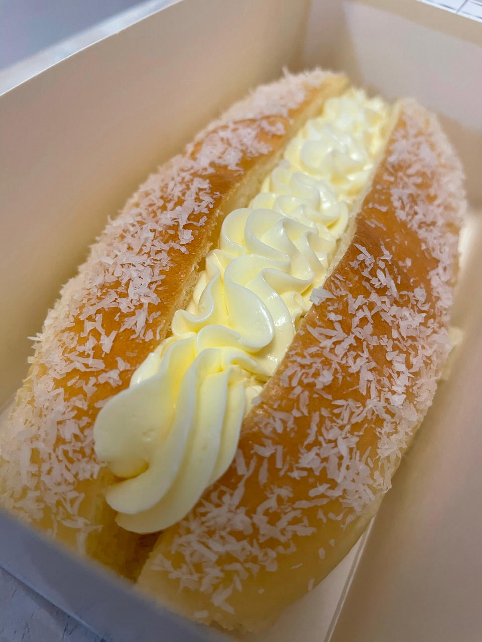 超软绵椰蓉咸奶油面包