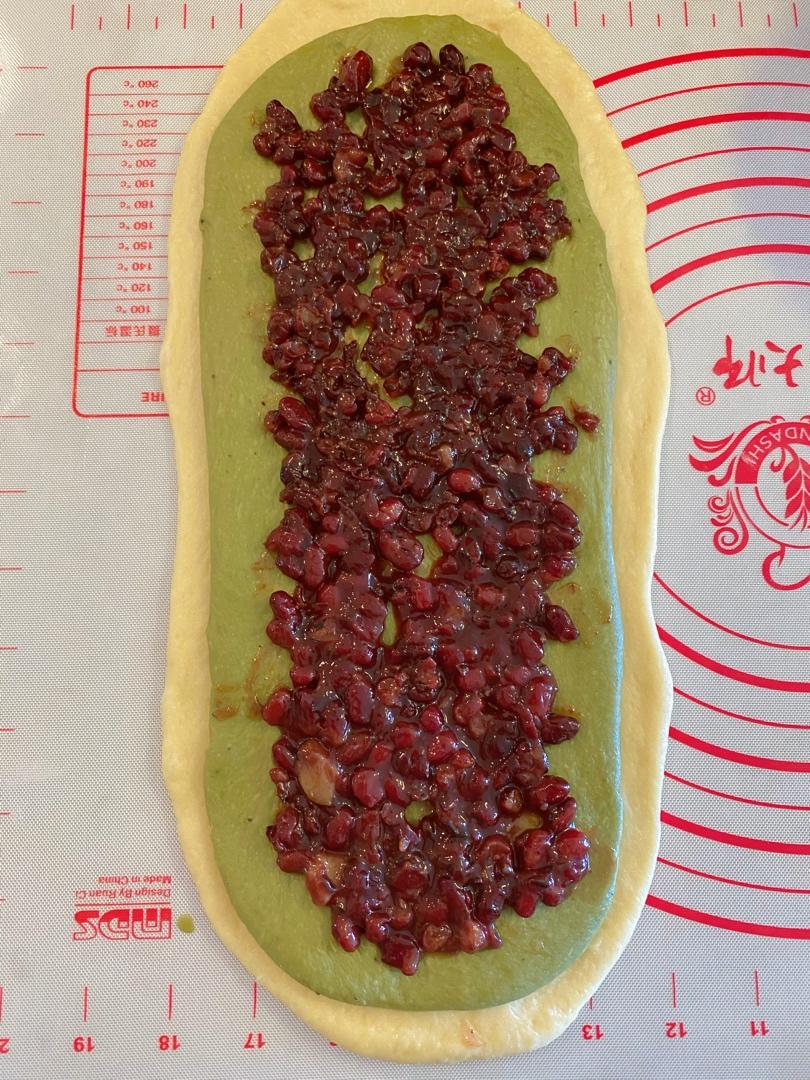 清香柔软的抹茶红豆吐司