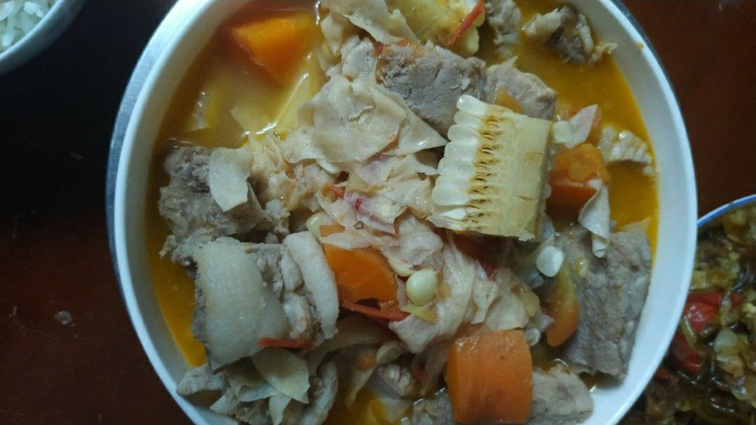 番茄土豆玉米排骨汤