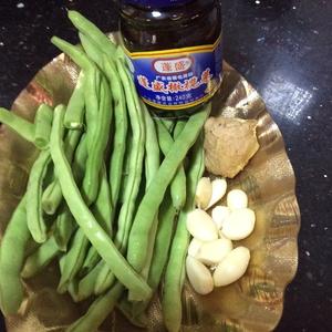 橄榄菜炒四季豆的做法 步骤1