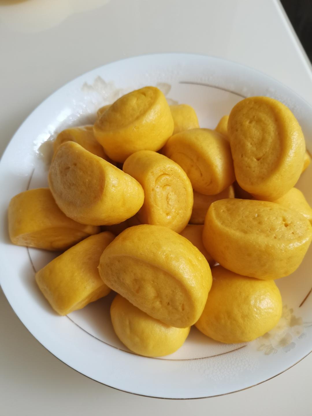 新手也可以--详解如何做出人见人爱、金黄的南瓜馒头