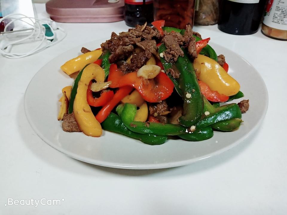 三色椒炒黄牛肉