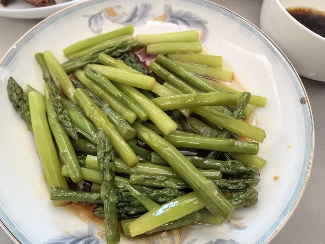 白灼芦笋