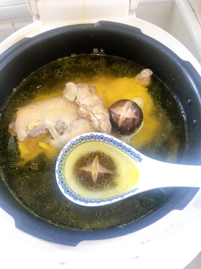 土鸡汤（最好的食材最简单的煮法）的做法