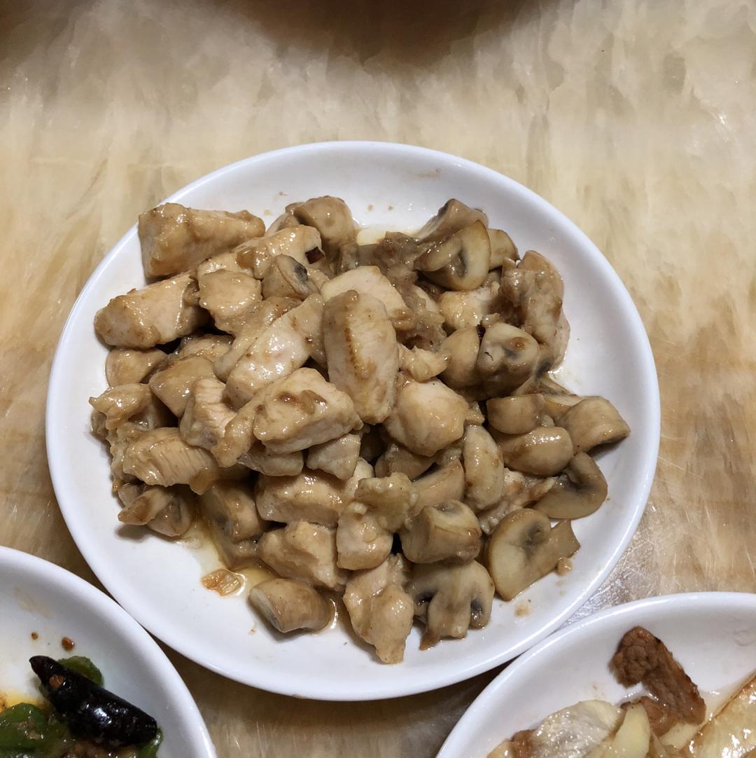 蘑菇炒鸡肉