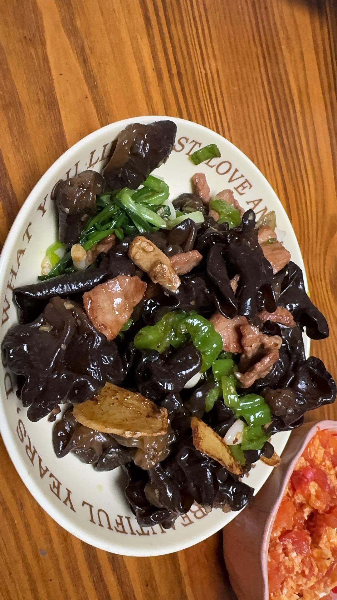 最喜爱的东北菜！木耳炒肉片
