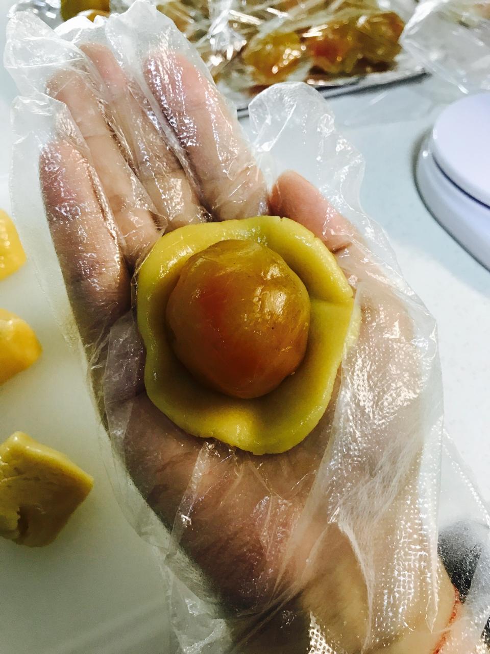 广式月饼——蛋黄莲蓉月饼