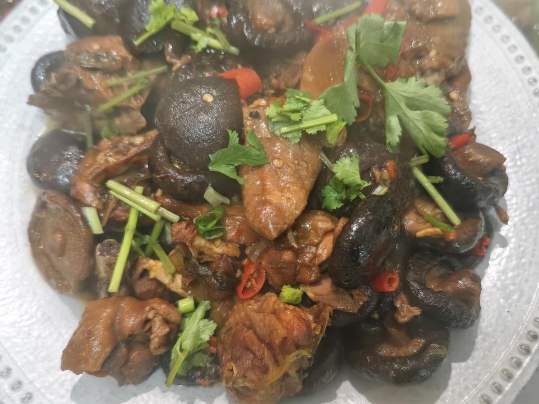 小鸡炖蘑菇(注意一步操作就香气沁人)