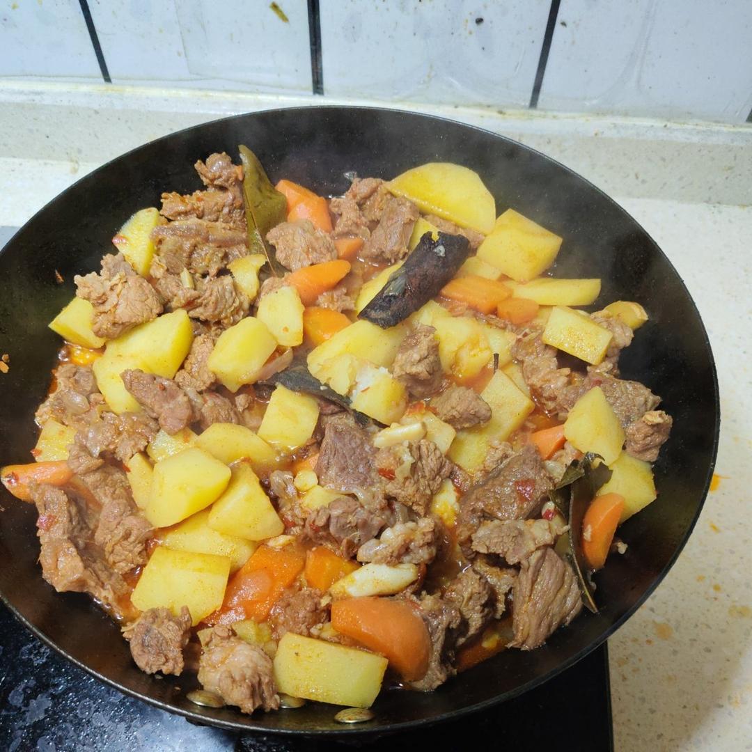 土豆焖牛腩