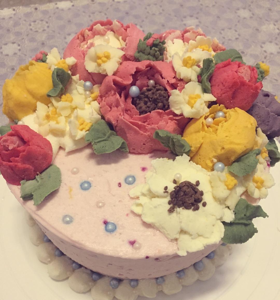 覆盆子酱慕斯韩式裱花蛋糕