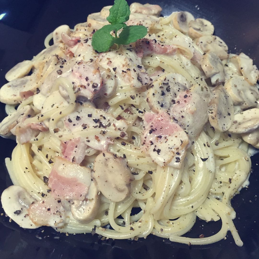 白蘑菇奶油培根意面