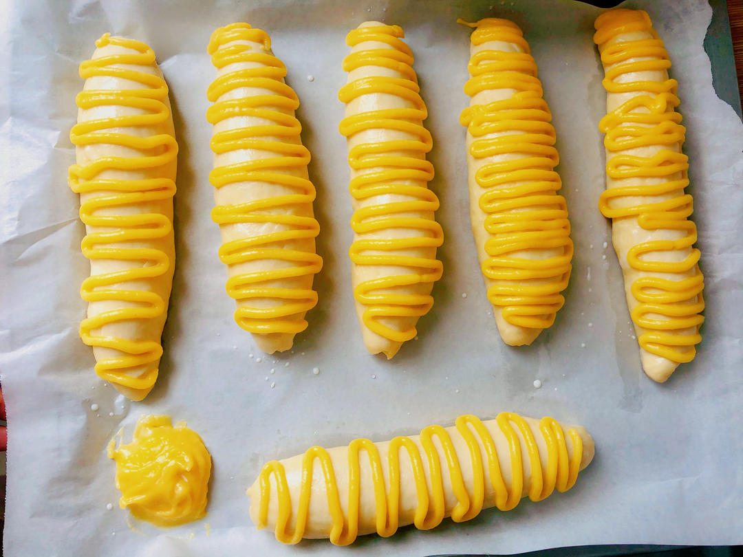 鲜奶油毛毛虫面包